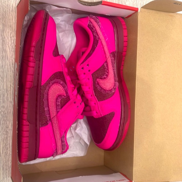 💯 New Nike Dunk Low Valentines Day 2022 - Picture 7 of 8